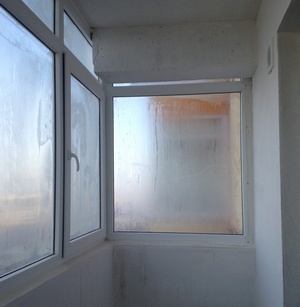 Запотевшие окна на балконе и в лоджии